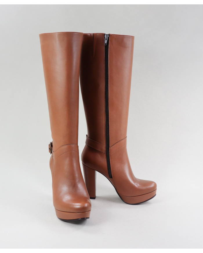 Botas Camel de Cano Alto Ginova com Fivela