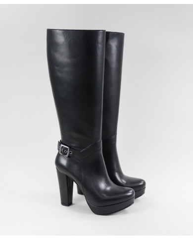 Botas Pretas de Cano Alto Ginova com Fivela