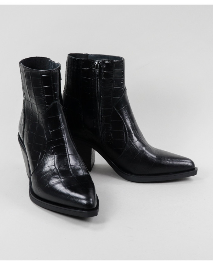Black Boots Texanas of Middle Heel Ginova
