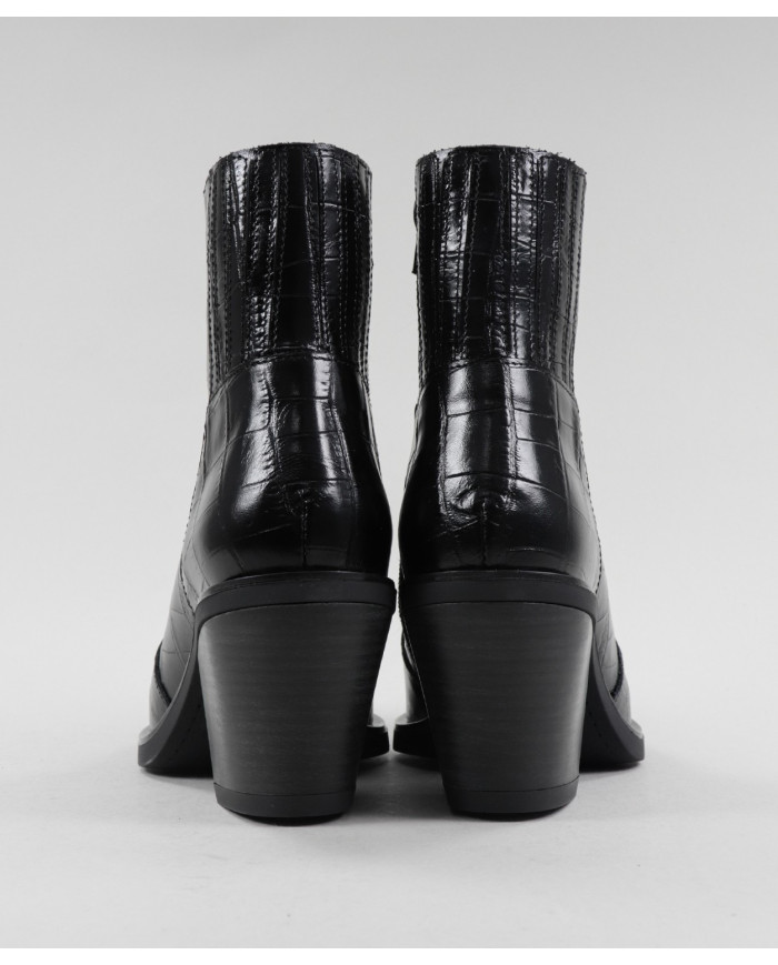 Black Boots Texanas of Middle Heel Ginova