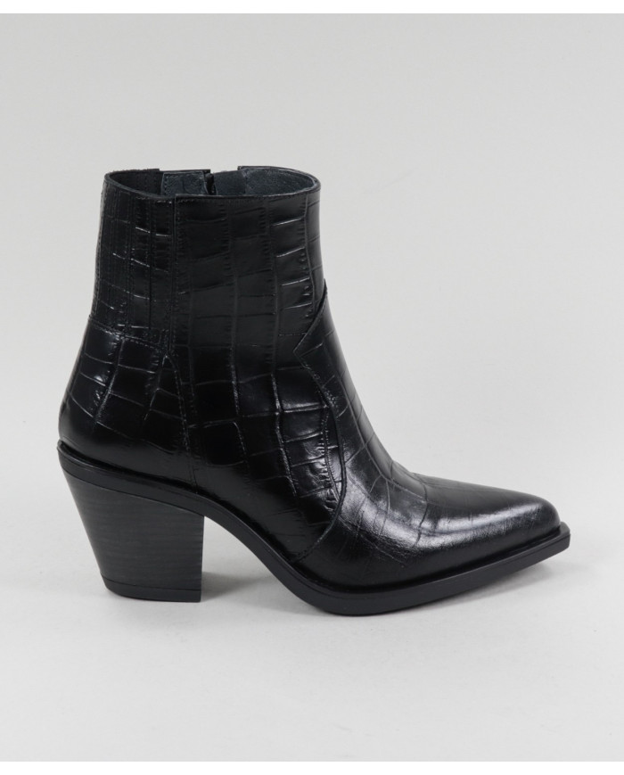 Black Boots Texanas of Middle Heel Ginova