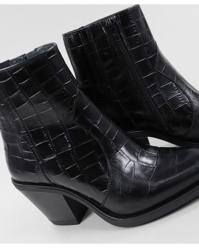 Botas Pretas Texanas de Salto Médio Ginova