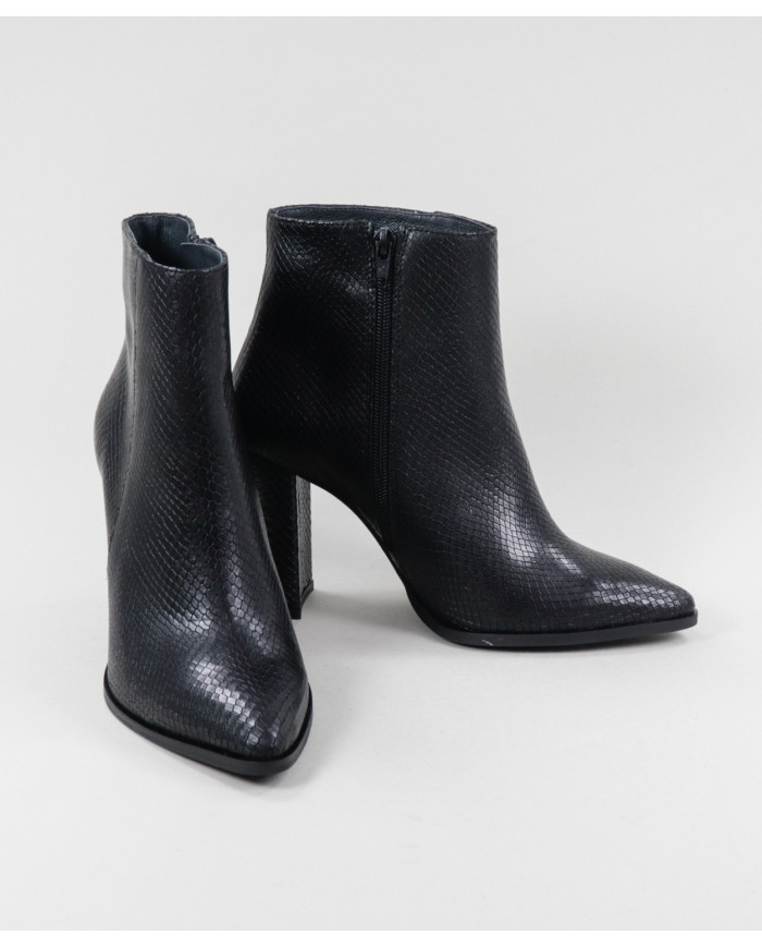 Botas Pretas de Salto Alto Ginova com Pele Gravada