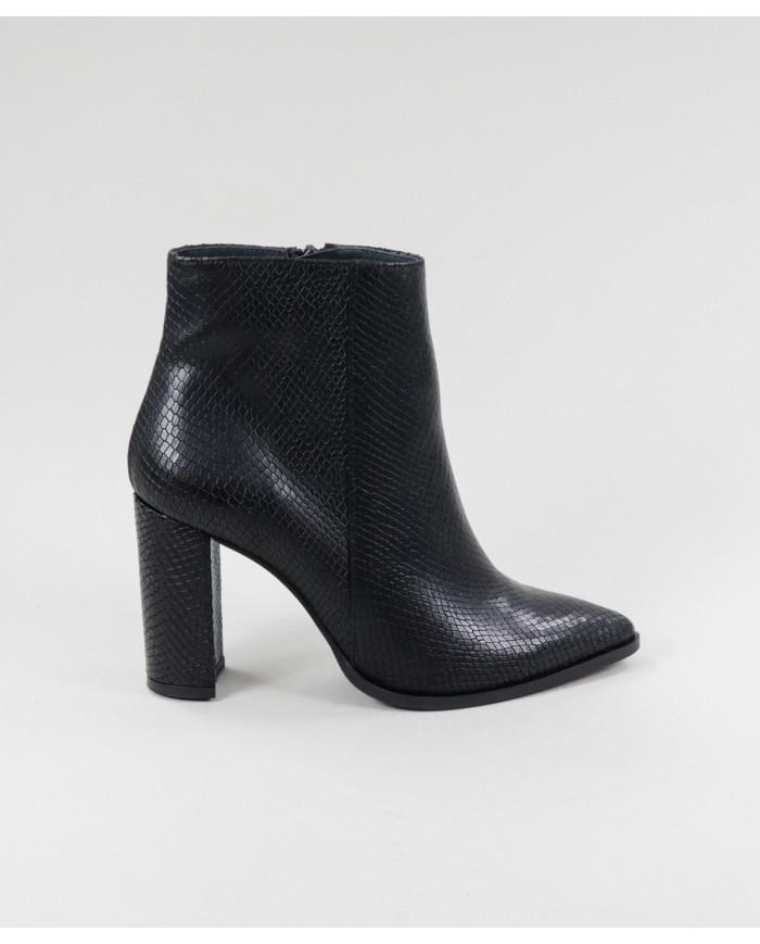Botas Pretas de Salto Alto Ginova com Pele Gravada