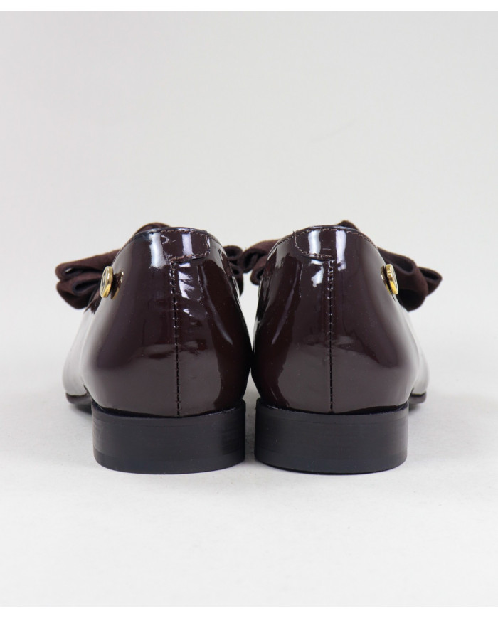 Sapatos Castanhos Rasos Ginova Envernizados com Laço