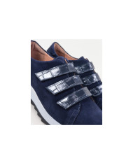 Blue Ginova shoes with Strips in Velcro