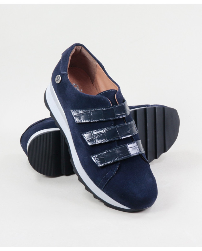 Blue Ginova shoes with Strips in Velcro
