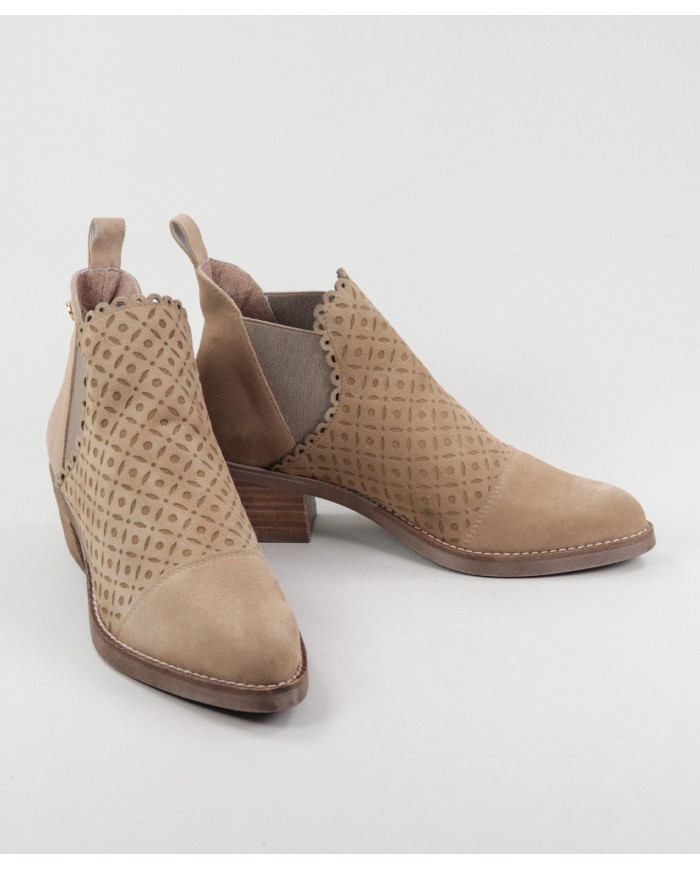Taupe Ginova Boots with Skin Engraved with Texture