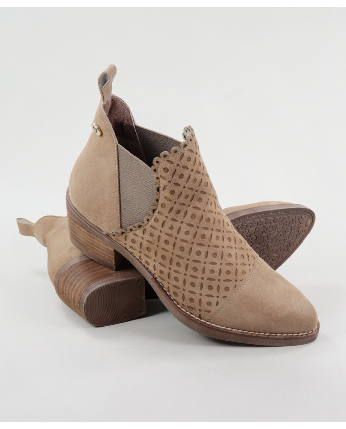 Botas Ginova con piel grabada con textura