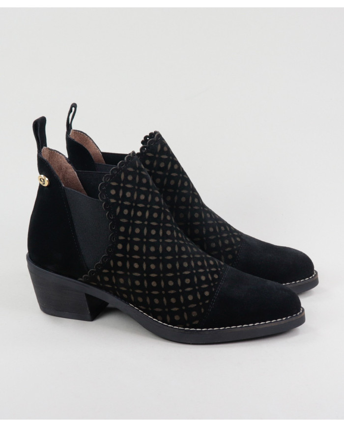 Botas Pretas Ginova com Pele Gravada com Textura