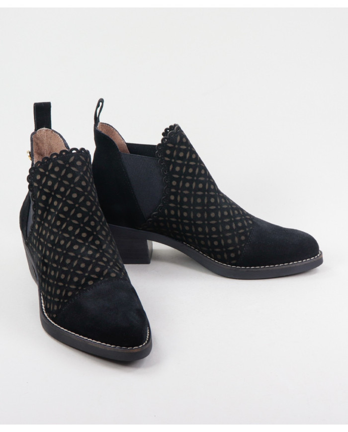 Botas Ginova con piel grabada con textura