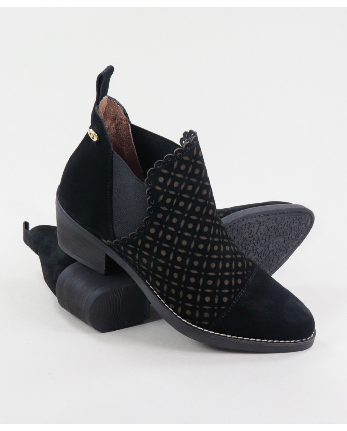 Botas Pretas Ginova com Pele Gravada com Textura