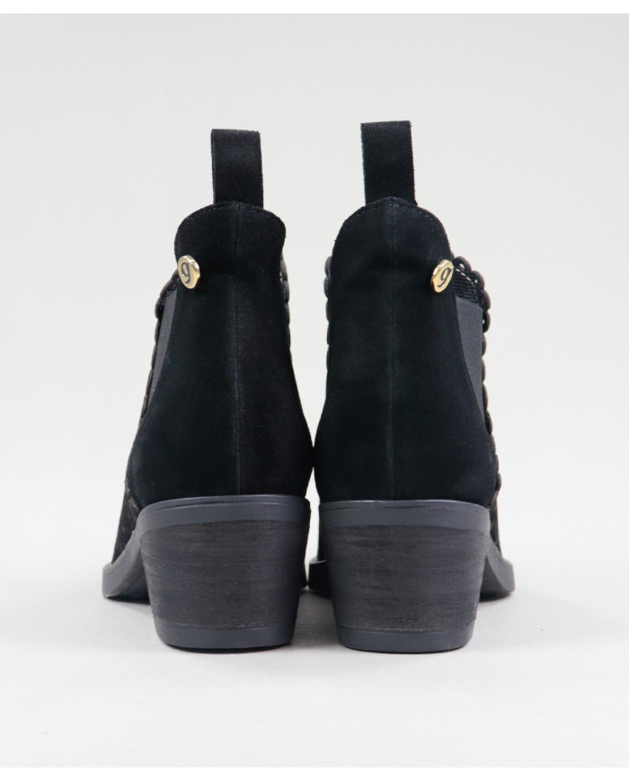 Botas Pretas Ginova com Pele Gravada com Textura