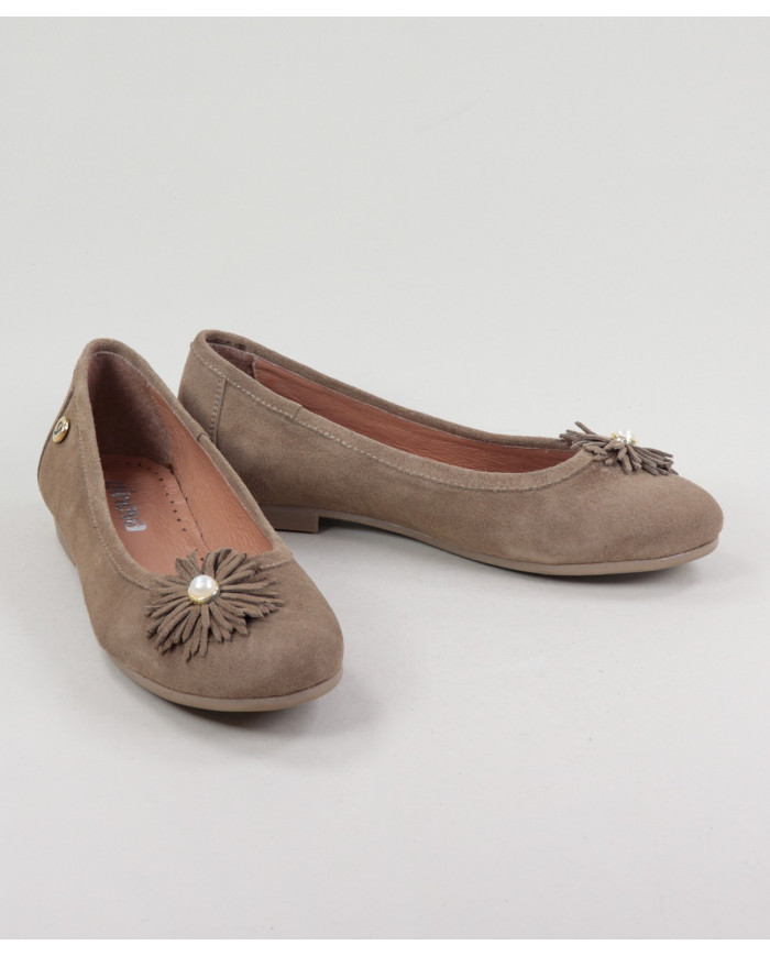 Sabrinas de Senhora Ginova with Decorative Applique