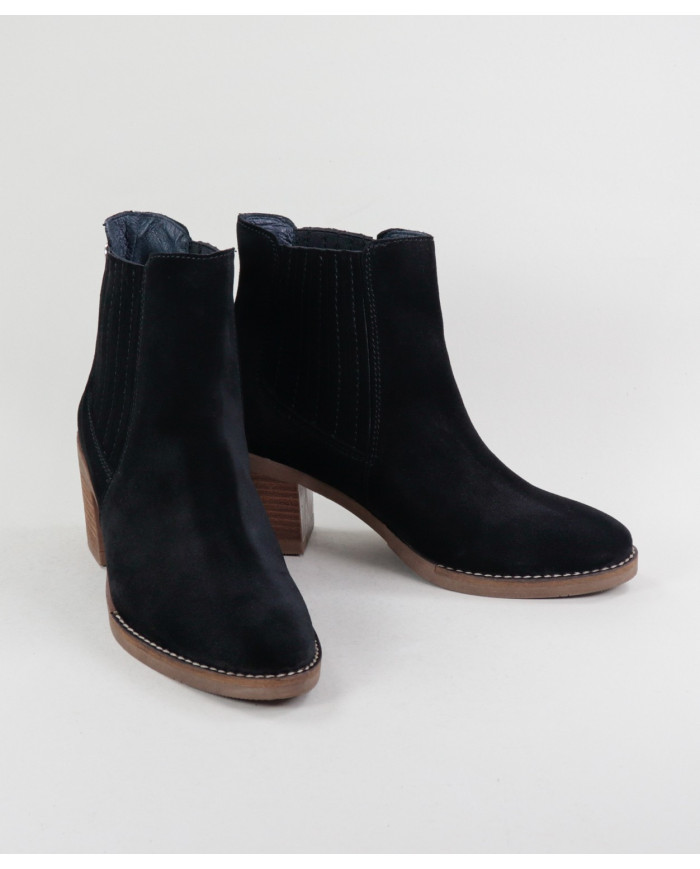 Black Boots Texanas of Middle Heel Ginova