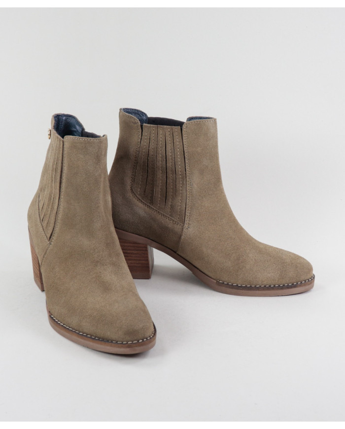 Botas Taupe Texanas de Salto Médio Ginova