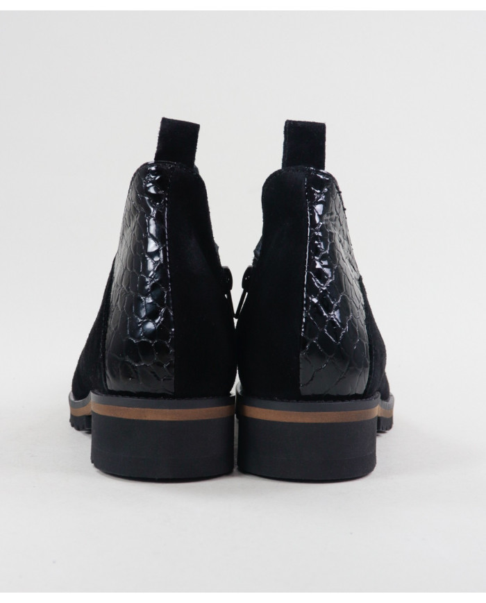 Botins Pretas Rasos Ginova com Recorte
