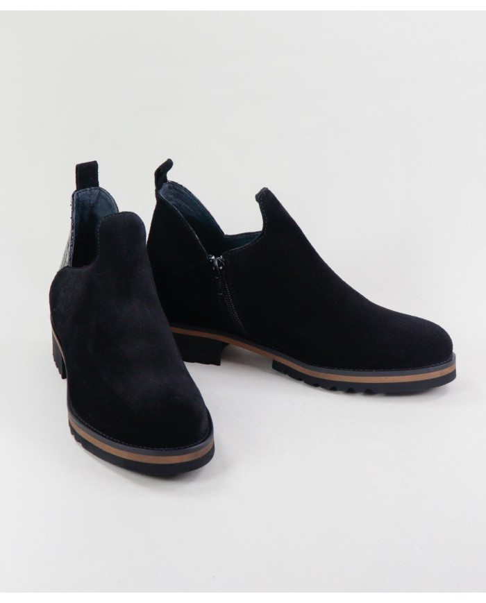 Rasos Ginova Black Buttons with Cutout