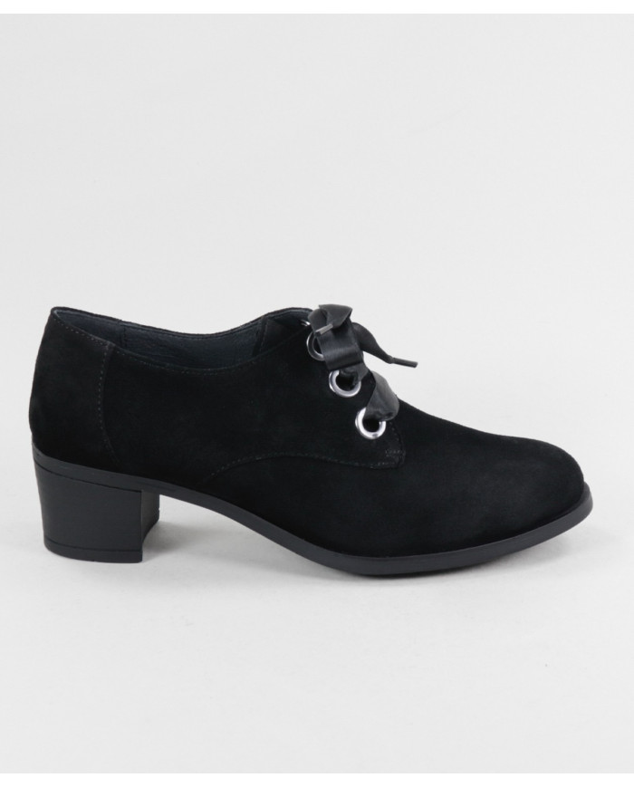 Black Boots of Lady Ginova of Middle Heel