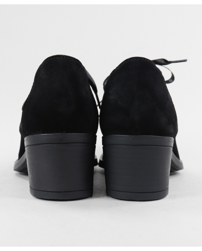 Black Boots of Lady Ginova of Middle Heel