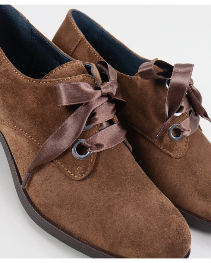 Camel Boots of Lady Ginova of Middle Heel