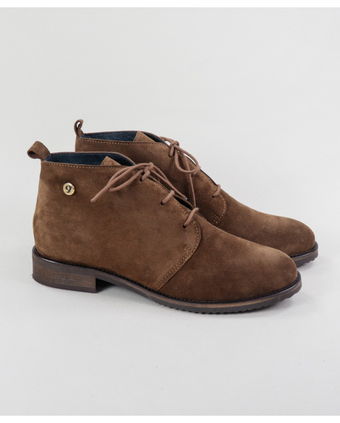 Botins Camel Rasos Ginova com Cordões Finos