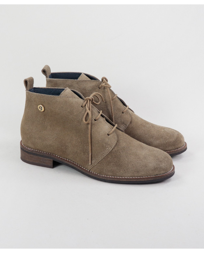 Botins Taupe Rasos Ginova com Cordões Finos