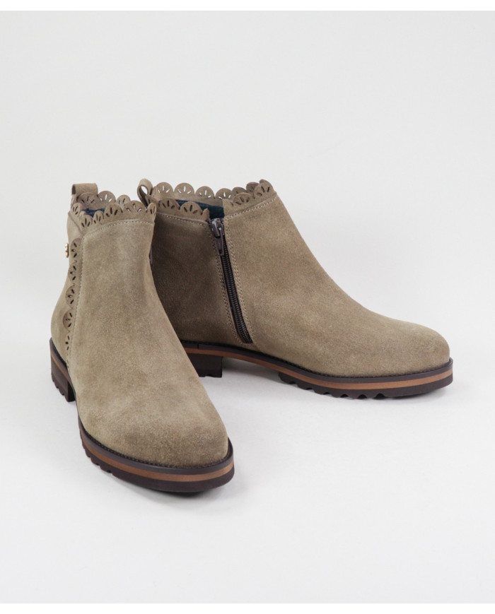 Taupe Rasas Ginova Boots with Rebordo Decorated