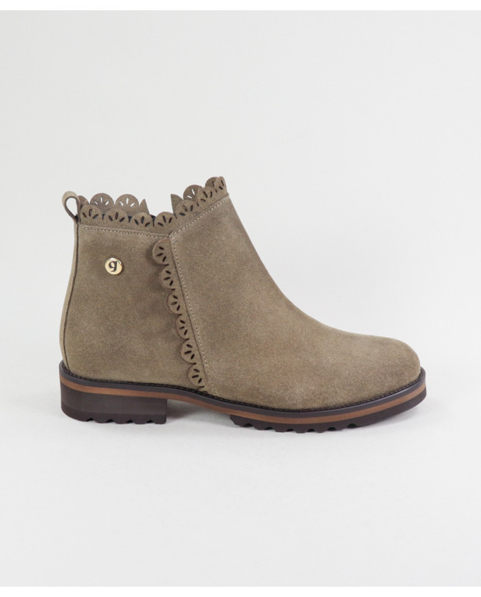 Taupe Rasas Ginova Boots with Rebordo Decorated