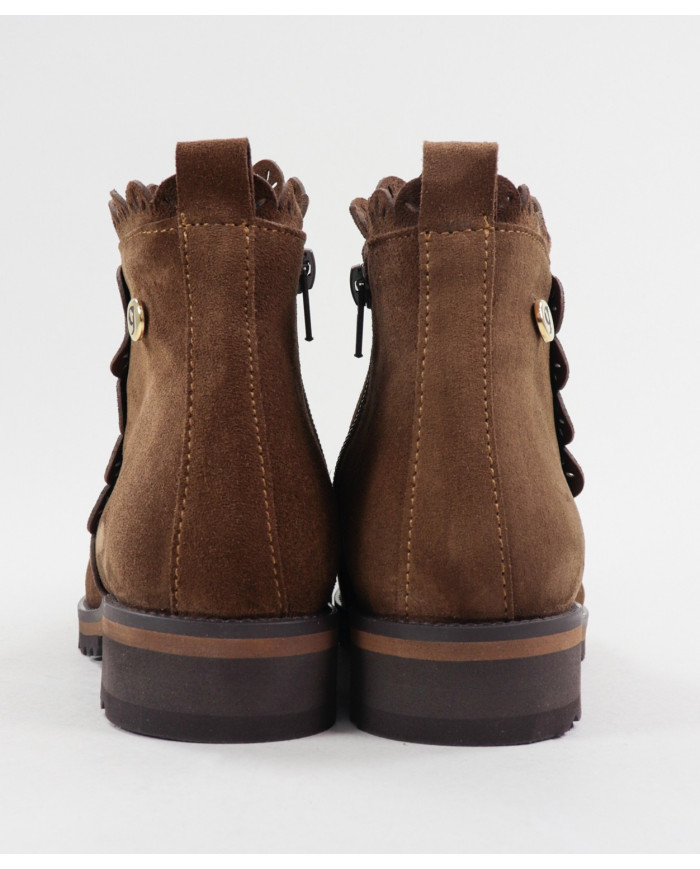 Botas Camel Rasas Ginova com Rebordo Decorado