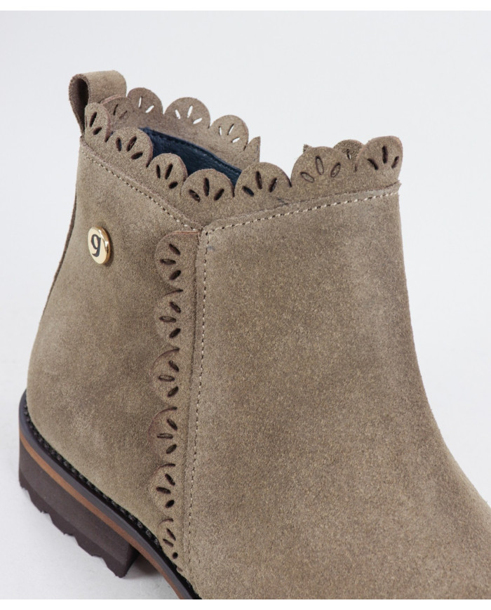 Taupe Rasas Ginova Boots with Rebordo Decorated