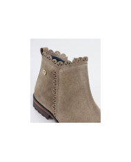 Botas Taupe Rasas Ginova com Rebordo Decorado