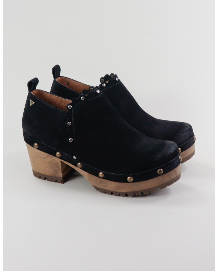 Black Madonna Buttons with Wood Sole and Tachas