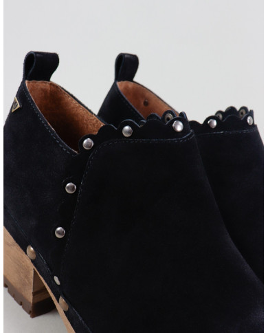 Señoras Buttons con Wood Sole y Tachas