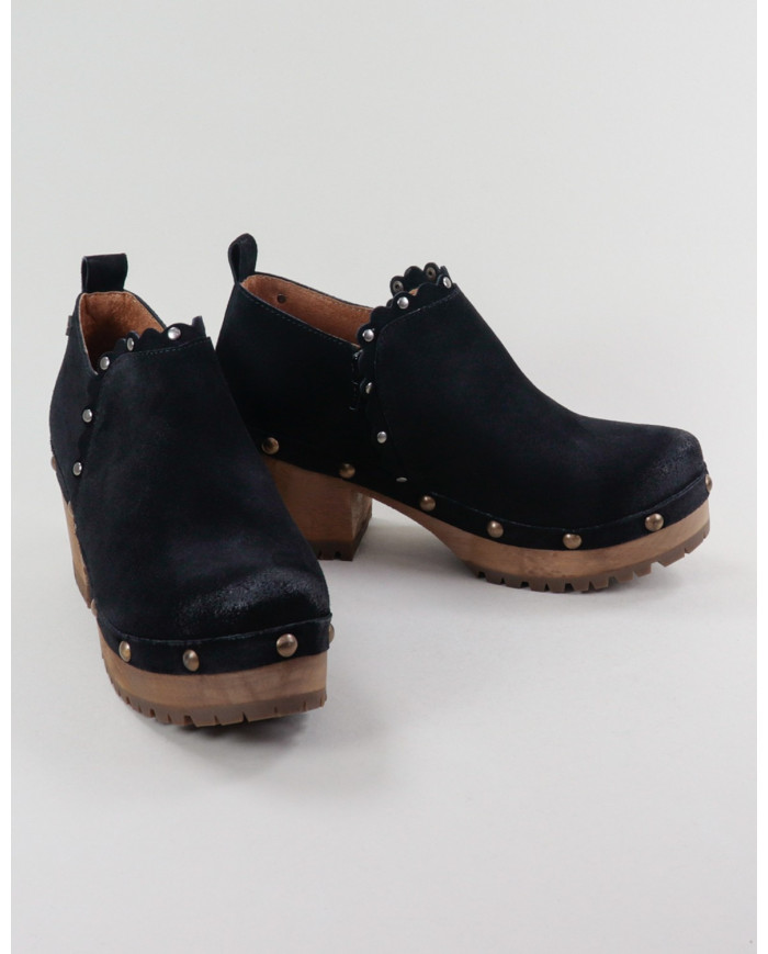 Black Madonna Buttons with Wood Sole and Tachas