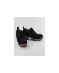 Señoras Buttons con Wood Sole y Tachas