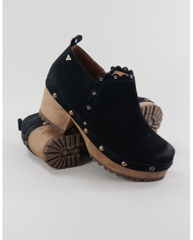 Señoras Buttons con Wood Sole y Tachas