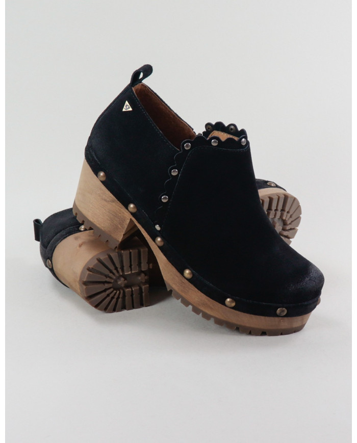 Black Madonna Buttons with Wood Sole and Tachas