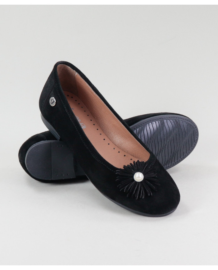 Sabrinas Pretas de Senhora Ginova with Decorative Aplique