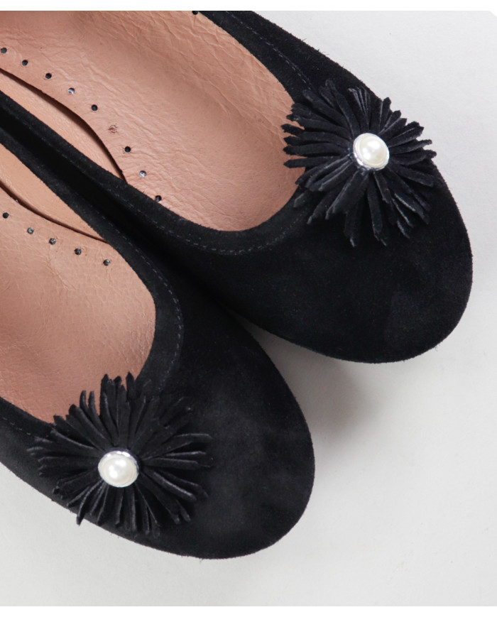 Sabrinas Pretas de Senhora Ginova with Decorative Aplique