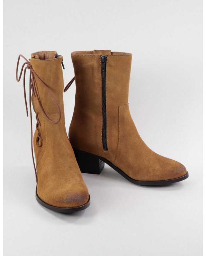 Camel Boots of Lady Ginova with Lateral Wholesalers