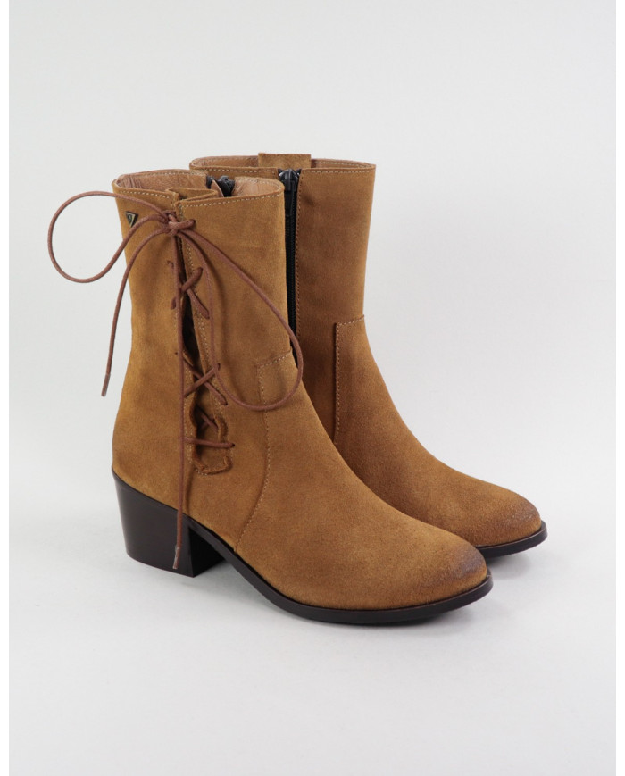 Camel Boots of Lady Ginova with Lateral Wholesalers