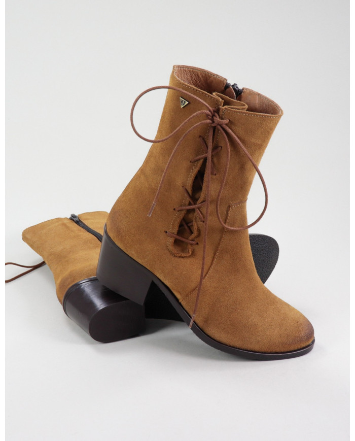 Botas Camel de Senhora Ginova com Atacadores Laterais