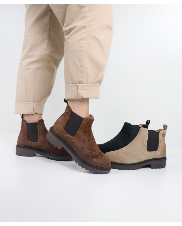 Madonna Ginova's Boots with Elastics on the Laterals