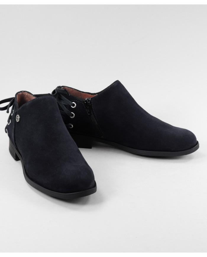 Botas Pretas Rasas Ginova com Atacadores Atrás