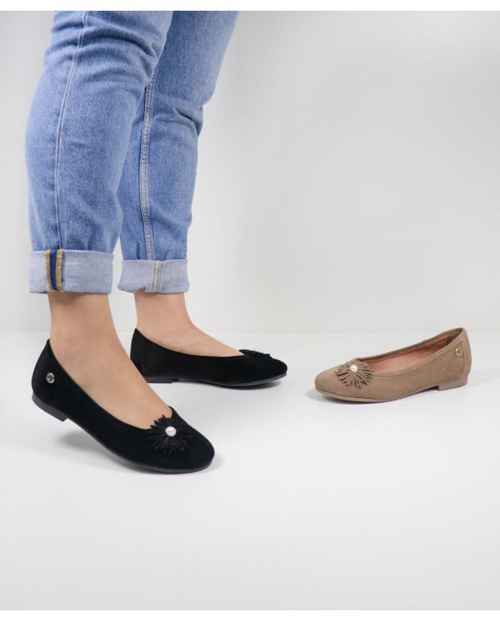 Sabrinas de Senhora Ginova with Decorative Applique