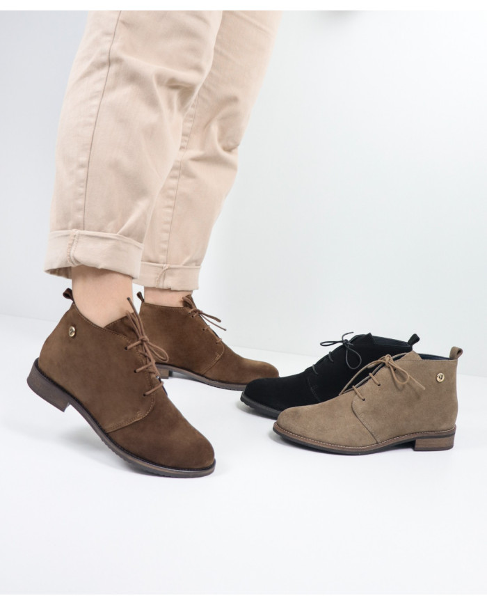 Botins Rasos Ginova com Cordões Finos