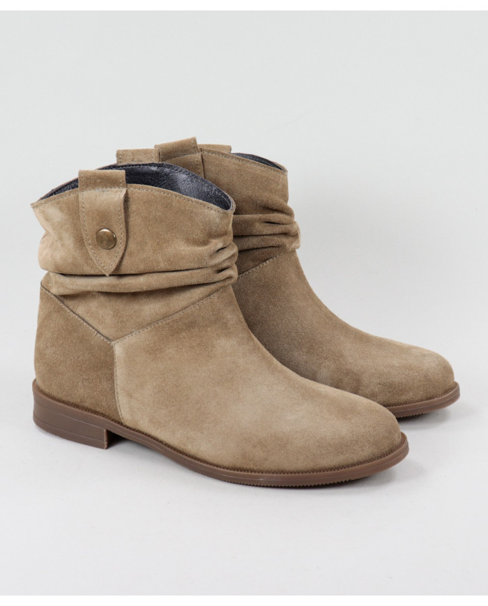 Taupe Rasas Ginova Boots with Wrinkled Effect