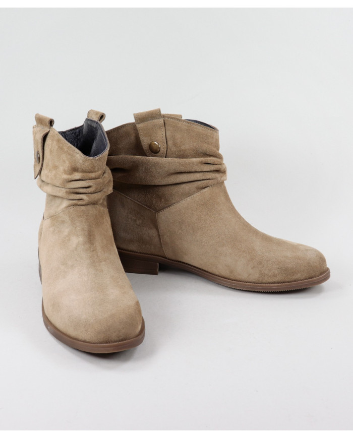 Taupe Rasas Ginova Boots with Wrinkled Effect