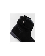 Botas Pretas Rasas Ginova com Efeito Enrugado